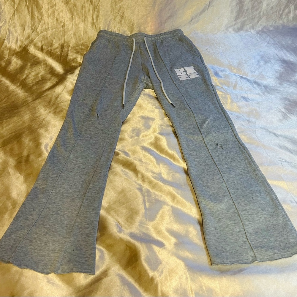 Size M - BIZZ Grey and white flared sweatpants